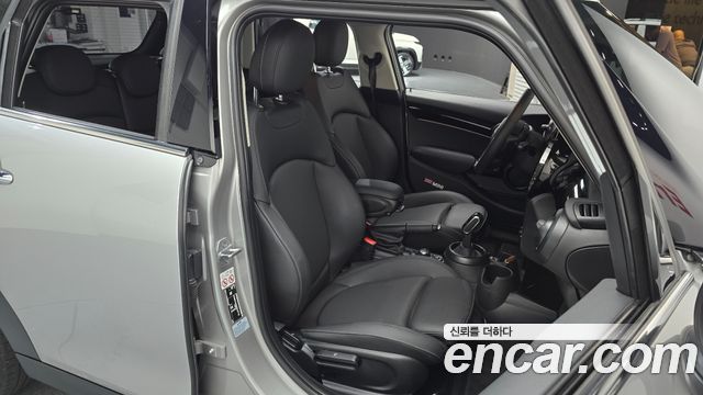 Mini Cooper 2024 — photo 16