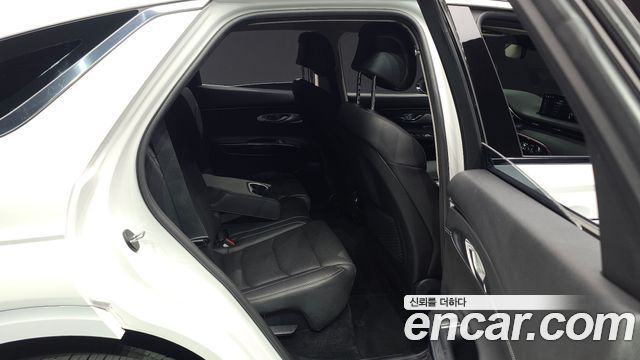 Genesis GV70 2023 — photo 17