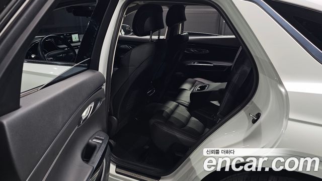 Genesis GV70 2023 — photo 18