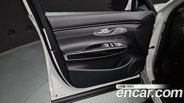 Genesis GV70 2023 — photo 14