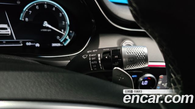 Genesis GV70 2023 — photo 28