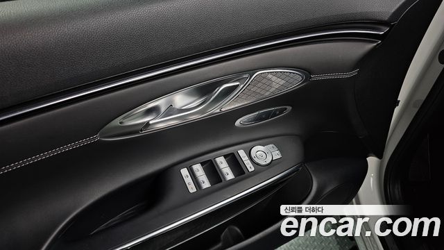 Genesis GV70 2023 — photo 32