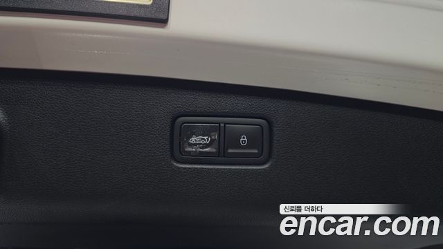 Genesis GV70 2023 — photo 34