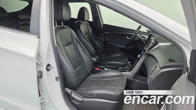 Hyundai i30 2016 — photo 11