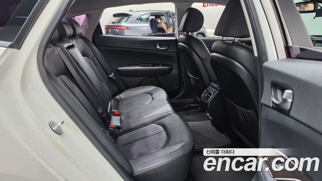 Kia K5 2016 — photo 17