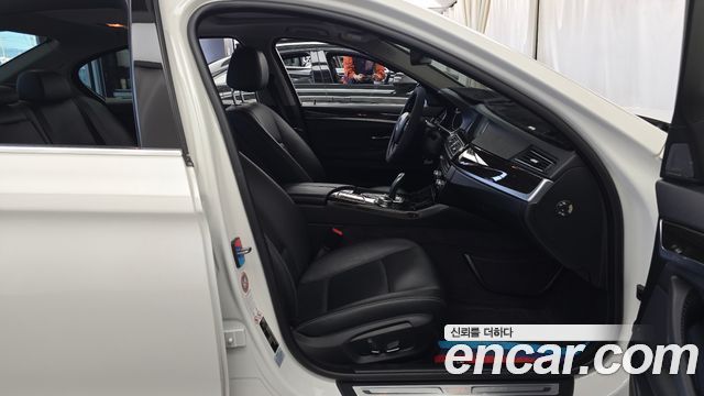BMW 5-Series 2014 — photo 11