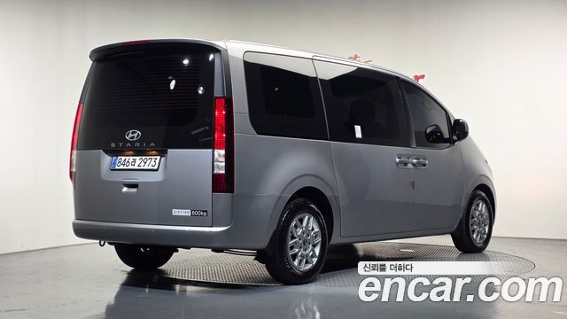 Hyundai Staria 2025 — photo 2