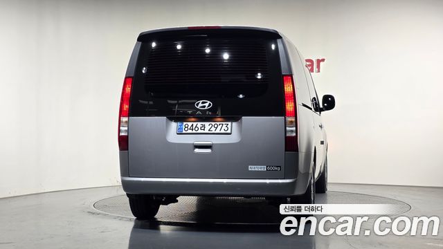 Hyundai Staria 2025 — photo 4