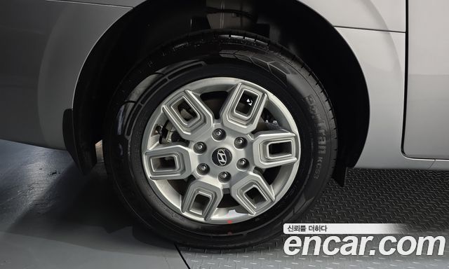Hyundai Staria 2025 — photo 5