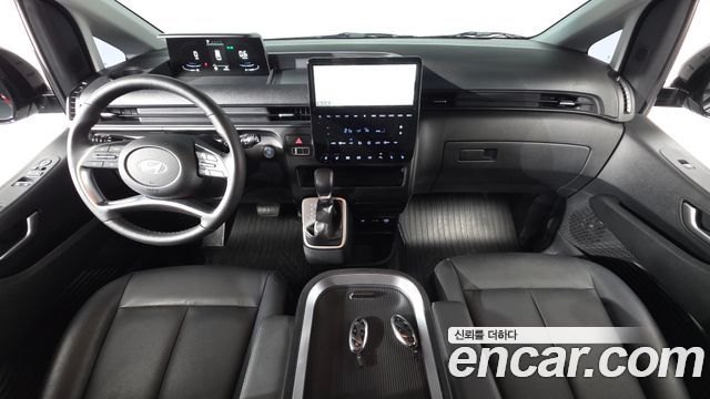 Hyundai Staria 2025 — photo 10