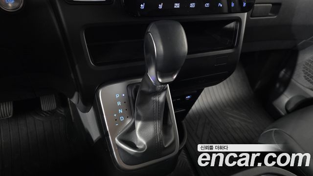 Hyundai Staria 2025 — photo 12