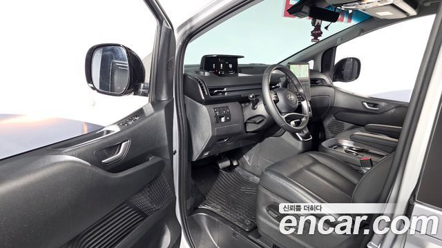 Hyundai Staria 2025 — photo 13