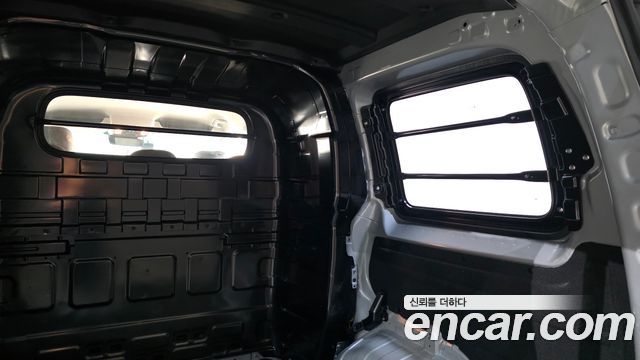 Hyundai Staria 2025 — photo 22
