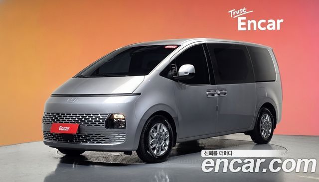 Hyundai Staria 2025 — photo 1