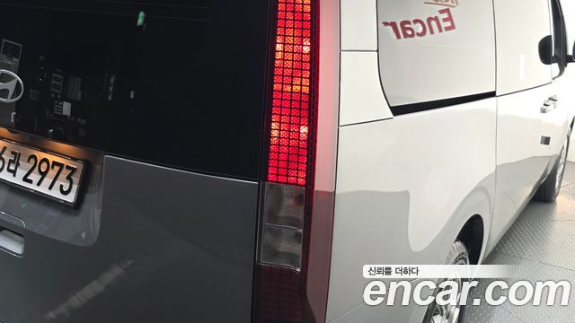 Hyundai Staria 2025 — photo 9