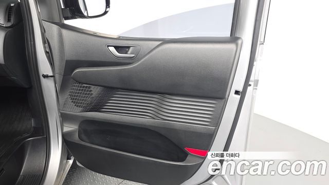 Hyundai Staria 2025 — photo 14