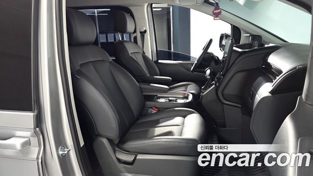 Hyundai Staria 2025 — photo 16
