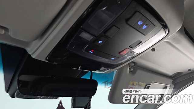 Hyundai Staria 2025 — photo 28