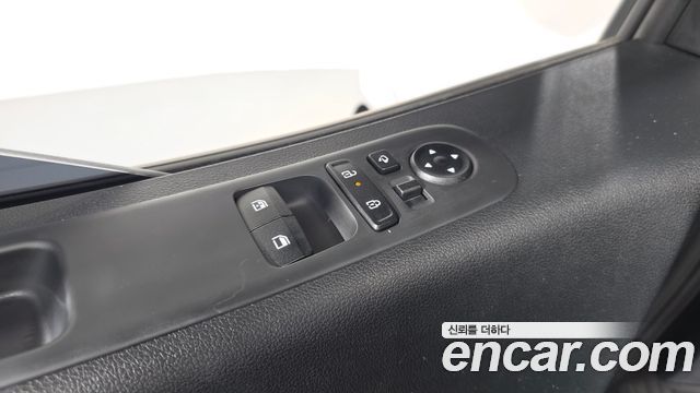 Hyundai Staria 2025 — photo 34