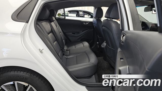 Hyundai Ioniq 2020 — photo 18