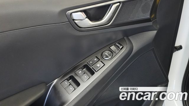 Hyundai Ioniq 2020 — photo 28