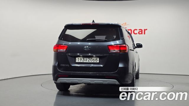 Kia Canival 2016 — photo 4