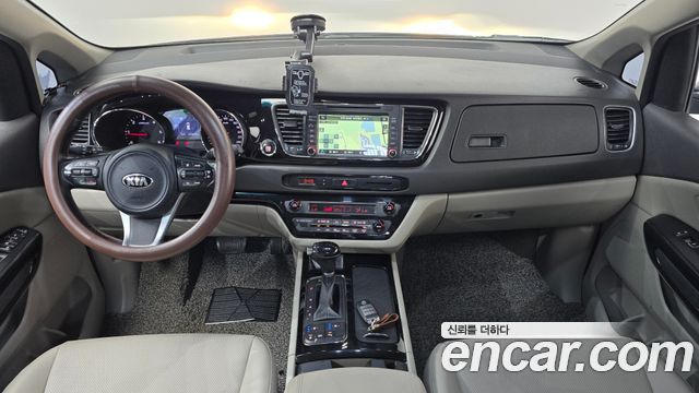 Kia Canival 2016 — photo 10