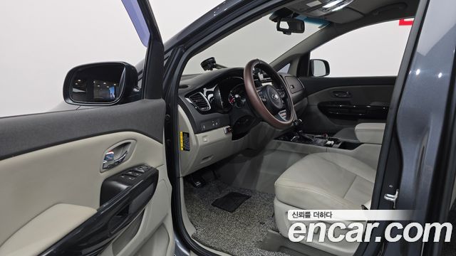Kia Canival 2016 — photo 13