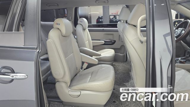 Kia Canival 2016 — photo 17