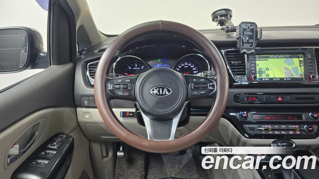 Kia Canival 2016 — photo 18