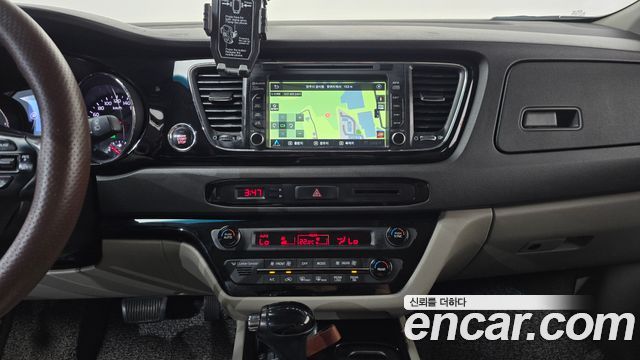 Kia Canival 2016 — photo 19