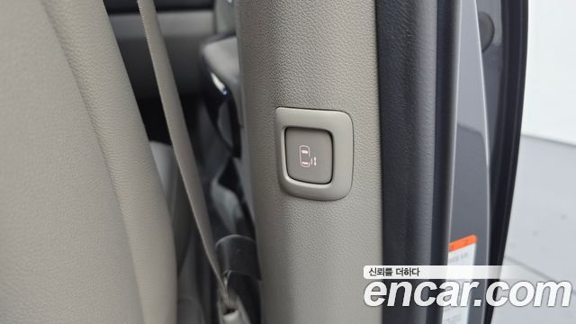 Kia Canival 2016 — photo 24