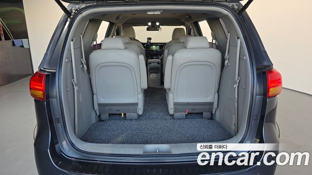 Kia Canival 2016 — photo 31