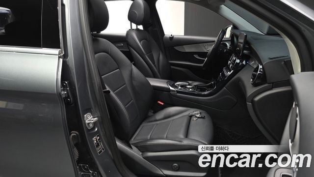 Mercedes-Benz GLC-Class 2018 — photo 17