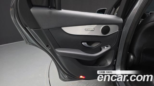 Mercedes-Benz GLC-Class 2018 — photo 15