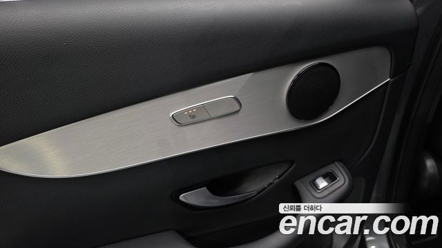 Mercedes-Benz GLC-Class 2018 — photo 34