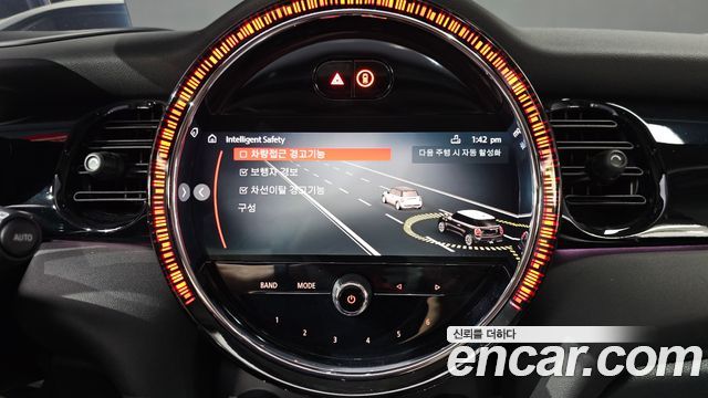 Mini Cooper 2022 — photo 21
