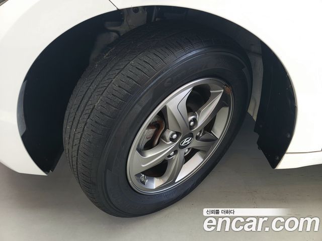 Hyundai AVANTE 2017 — photo 5