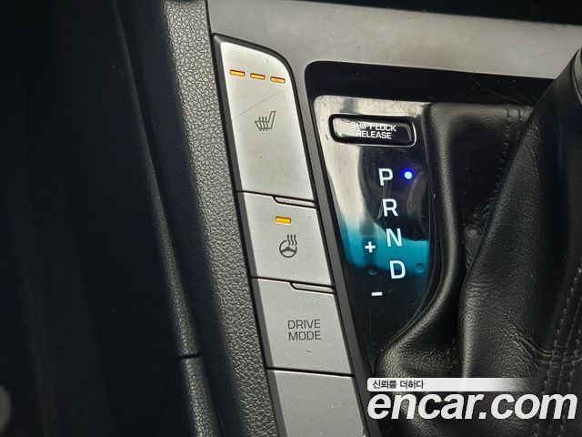 Hyundai AVANTE 2017 — photo 15