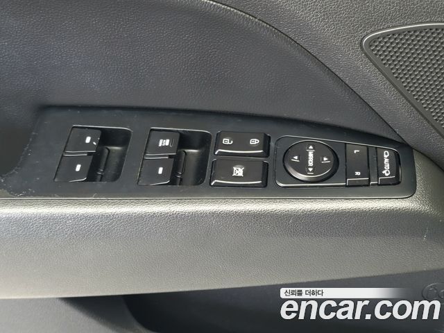 Hyundai AVANTE 2017 — photo 16