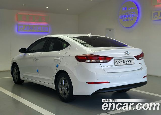 Hyundai AVANTE 2017 — photo 19
