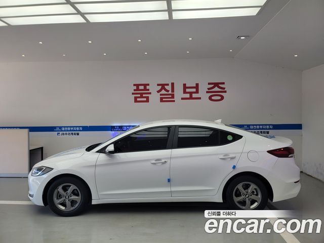 Hyundai AVANTE 2017 — photo 20