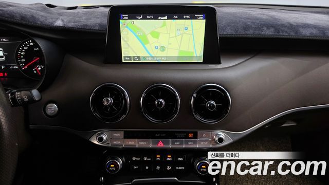 Kia Stinger 2019 — photo 19