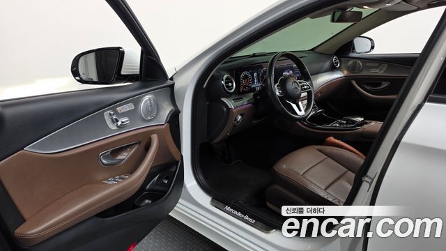 Mercedes-Benz E-Class 2020 — photo 10