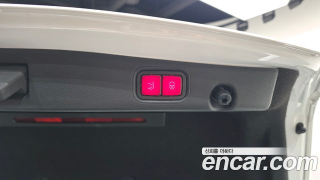 Mercedes-Benz E-Class 2020 — photo 17