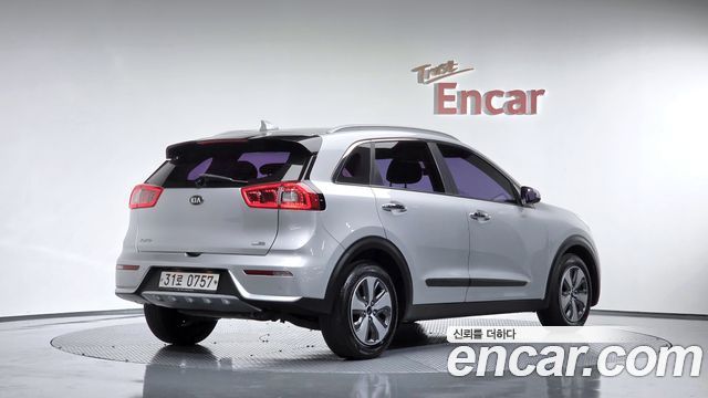 Kia Niro 2017 — photo 2