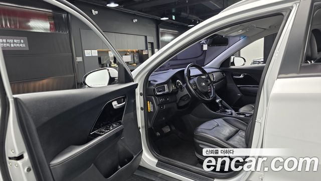 Kia Niro 2017 — photo 13