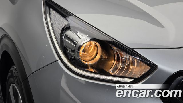 Kia Niro 2017 — photo 8