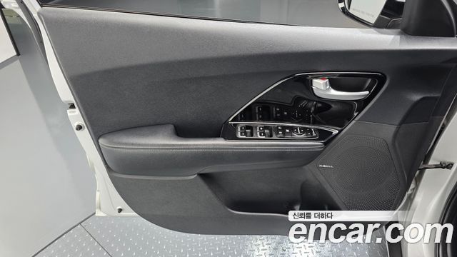 Kia Niro 2017 — photo 14