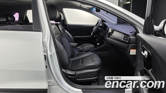 Kia Niro 2017 — photo 16